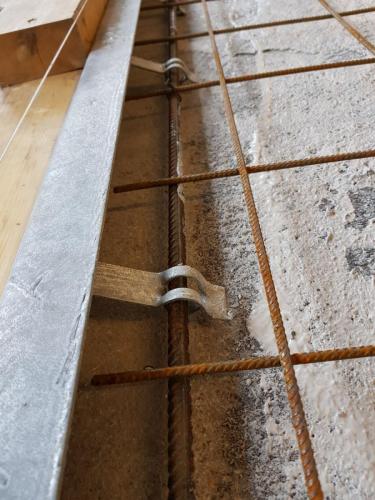 epoksy lim på gammelt betonggulv sikrer god heft for påstøp .Kjørevinkelen gjør det 100%